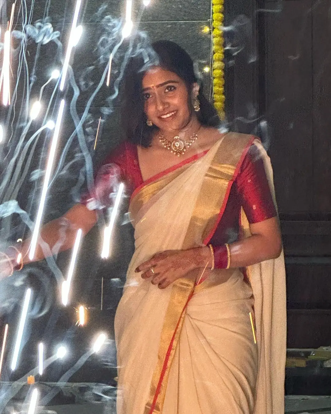 Vaishnavi Chaitanya In South Indian Traditional White Saree Red Blouse